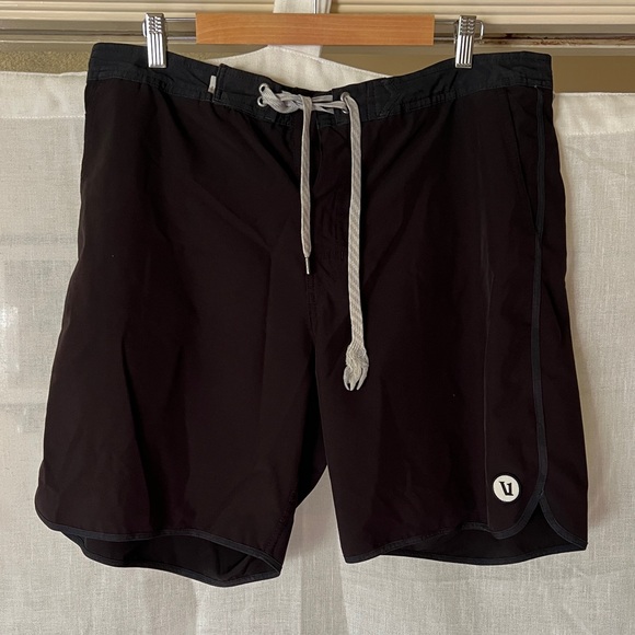 Vuori Cruise Boardshort - Size 36 - Picture 2 of 10